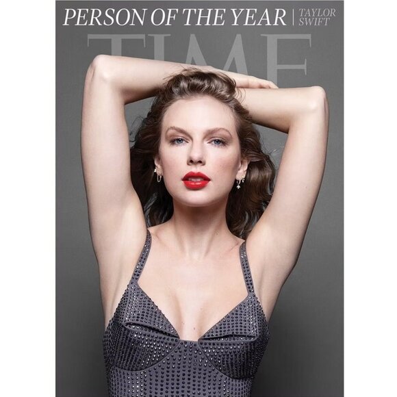 AREA Crystal Embellished Gown in Red - Picture 7 of 8